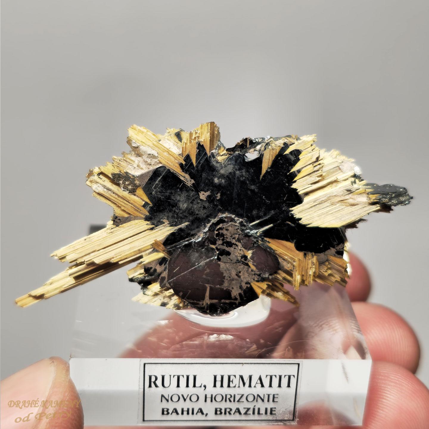 Rutil v hematitu z Brazílie 28x58mm