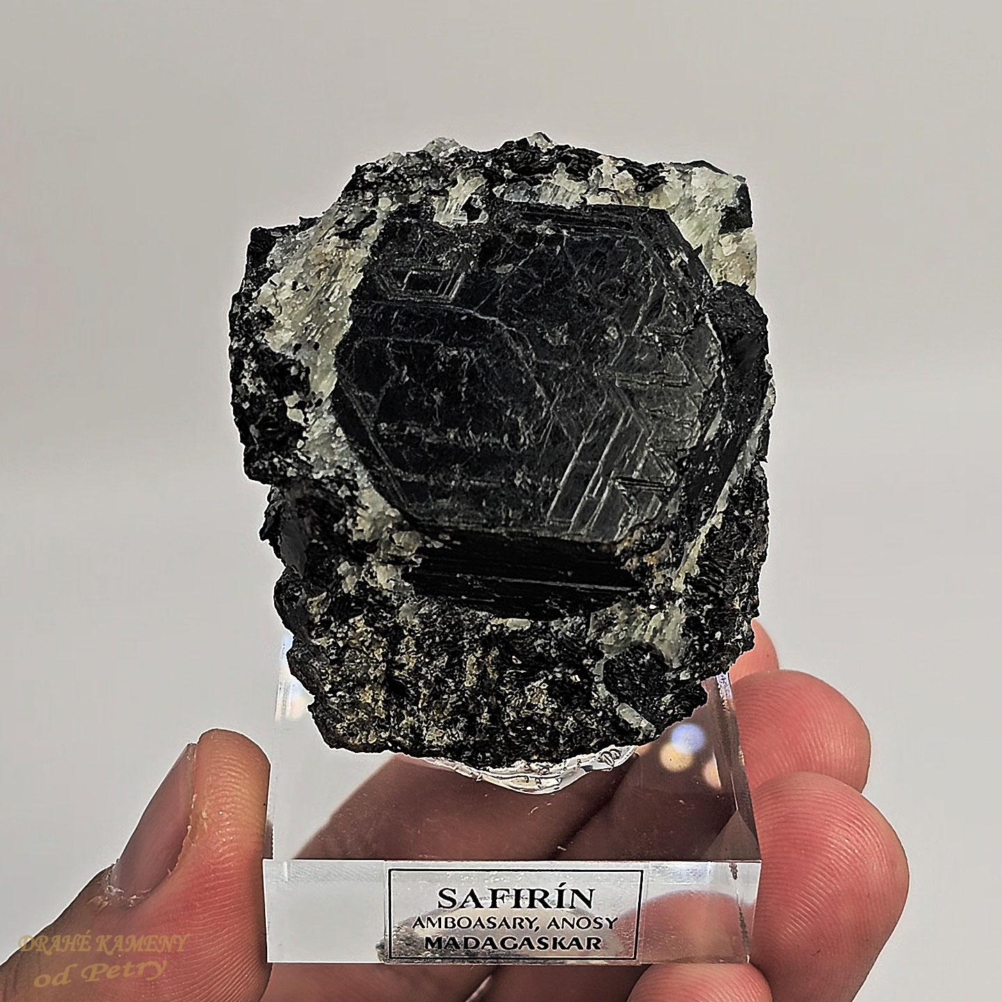 Safirín (sapphirine) z Madagaskaru 48x46mm