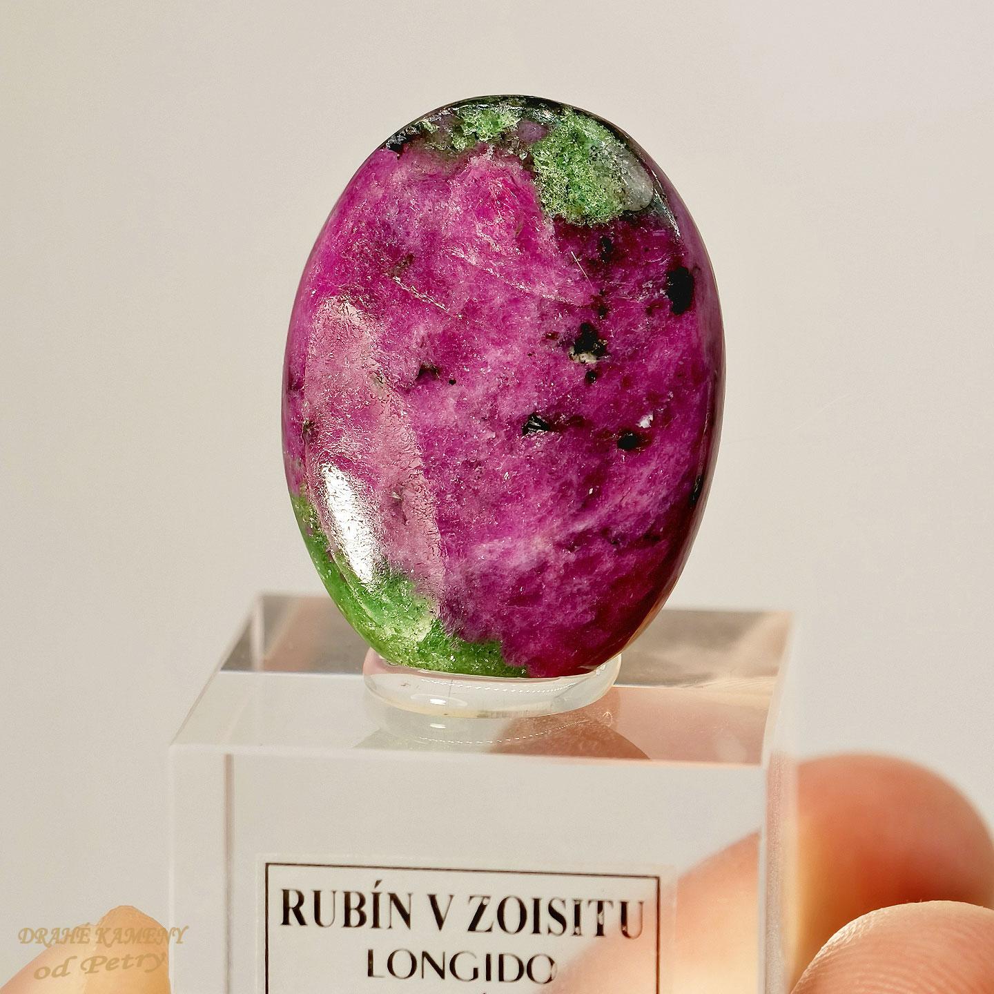 Rubín v zoisitu z Tanzánie  (leštěný) 32x23mm