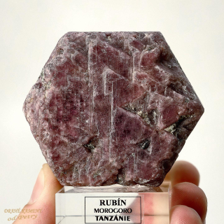 Rubín (korund) z Tanzánie 57x67mm