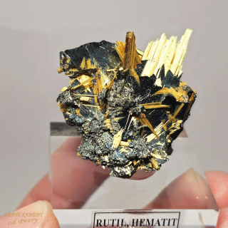 Rutil v hematitu z Brazílie 35x33mm
