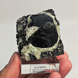 Safirín (sapphirine) z Madagaskaru 52x46mm